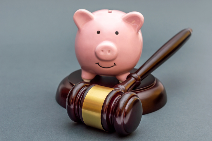 Wyrok TSUE C-744/24: bank nie&nbsp;może naliczać odsetek od&nbsp;kosztów kredytu